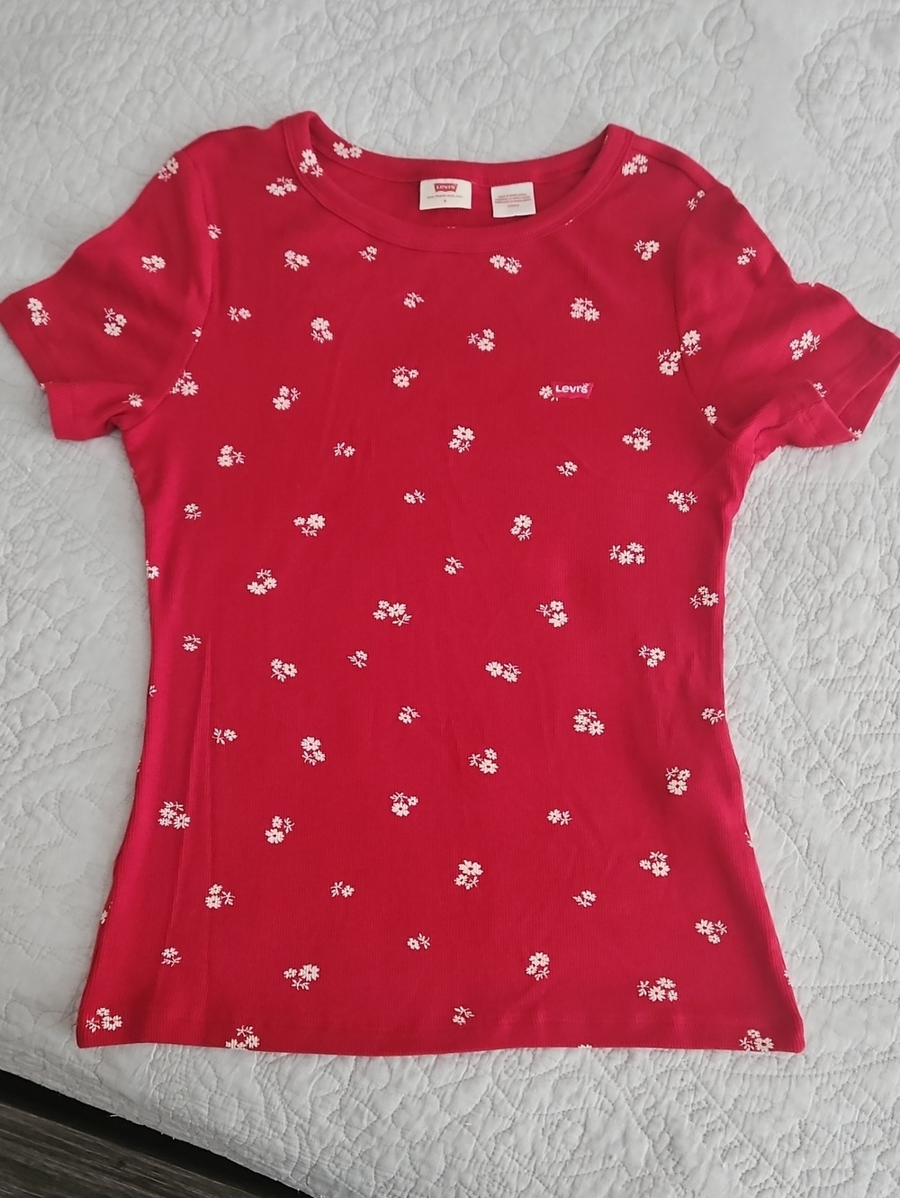Levi's Women's Red Floral Stretchy Crewneck Tee